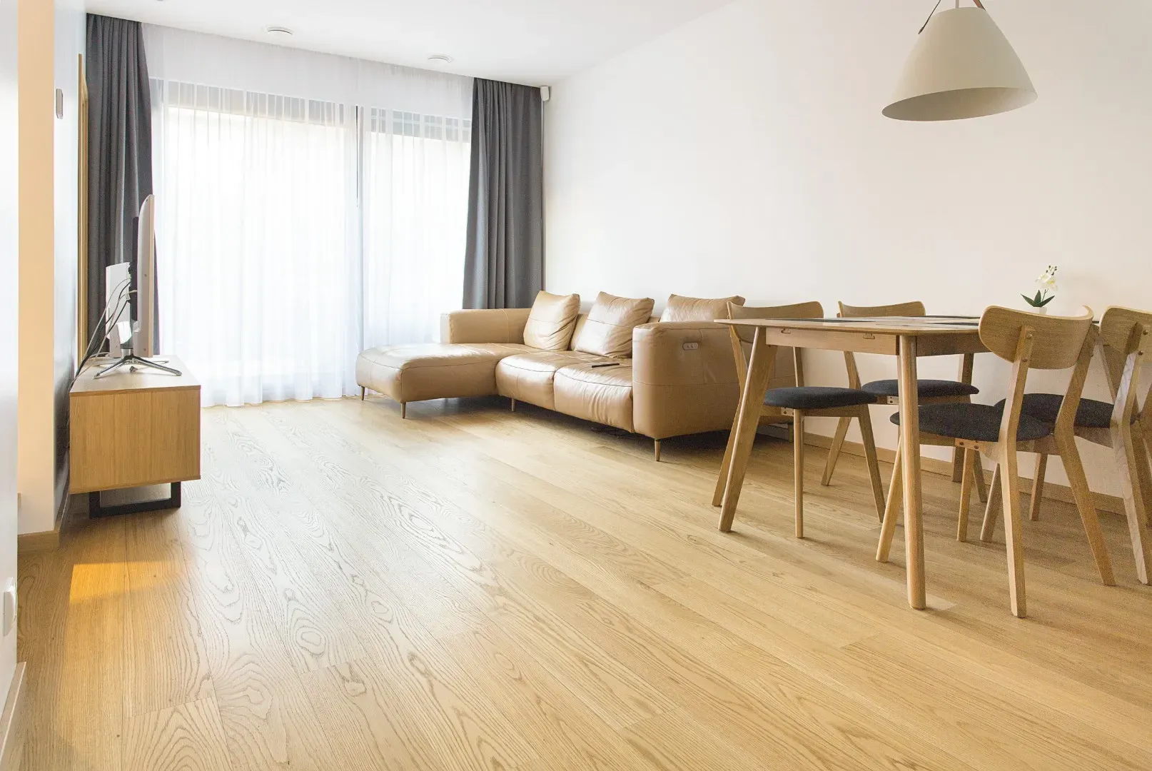 Паркетная доска ESTA Дуб Elite Pure Line 160/1800 в интерьере